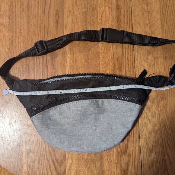 Small gray and black fanny pack - Picture 4 of 6